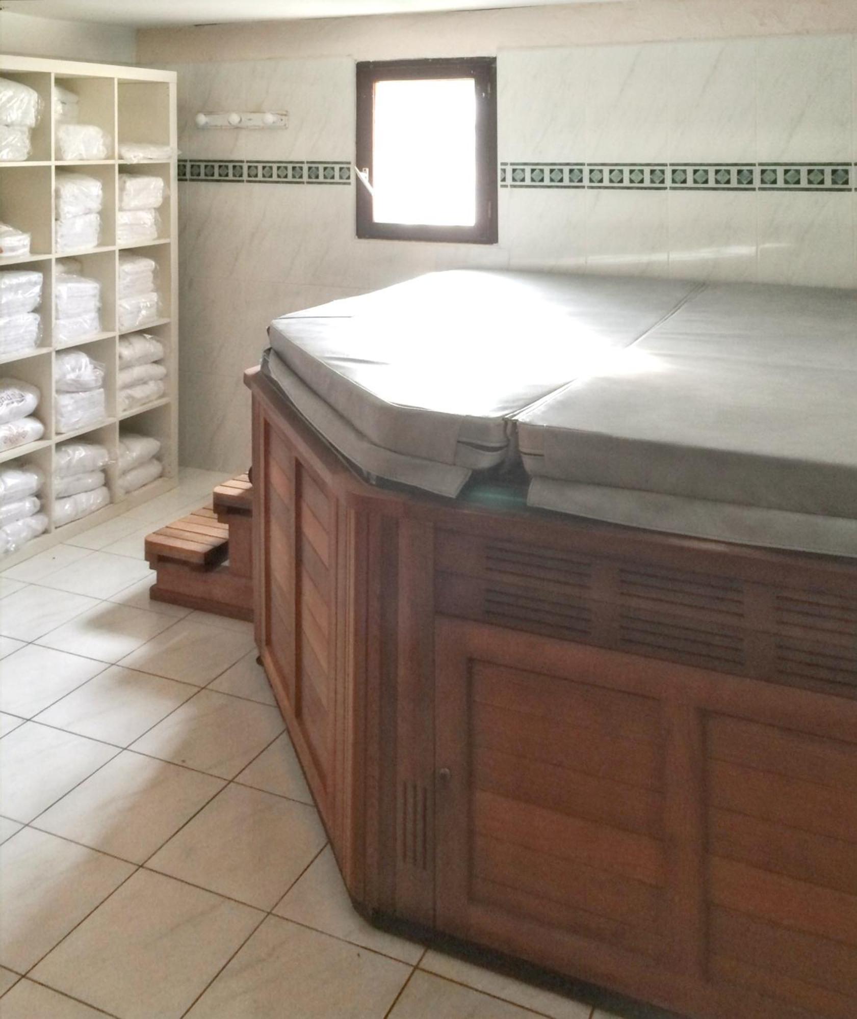 Villa Spacieuse Avec Piscine A Saint Maximin Ngoại thất bức ảnh
