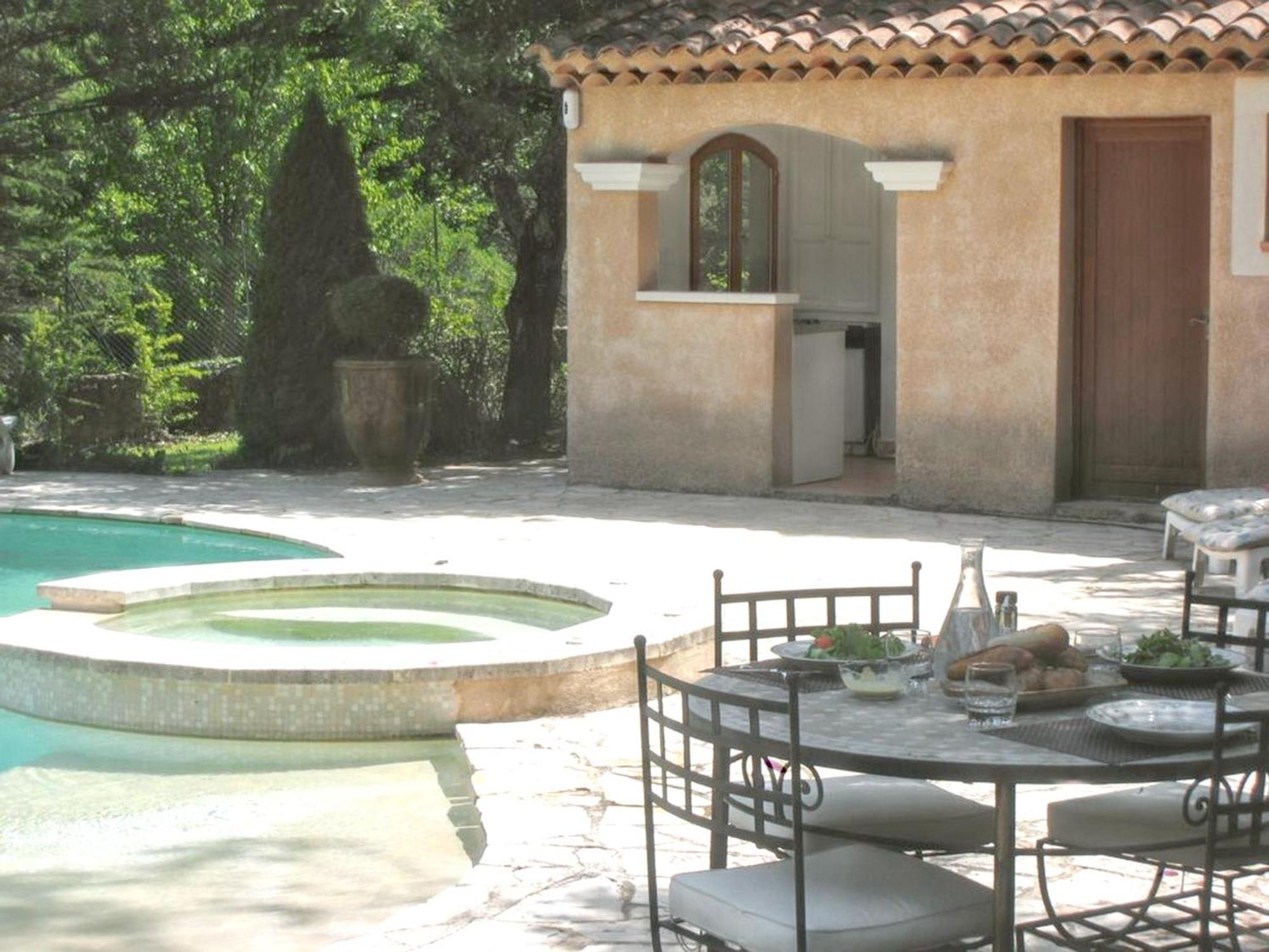 Villa Spacieuse Avec Piscine A Saint Maximin Ngoại thất bức ảnh