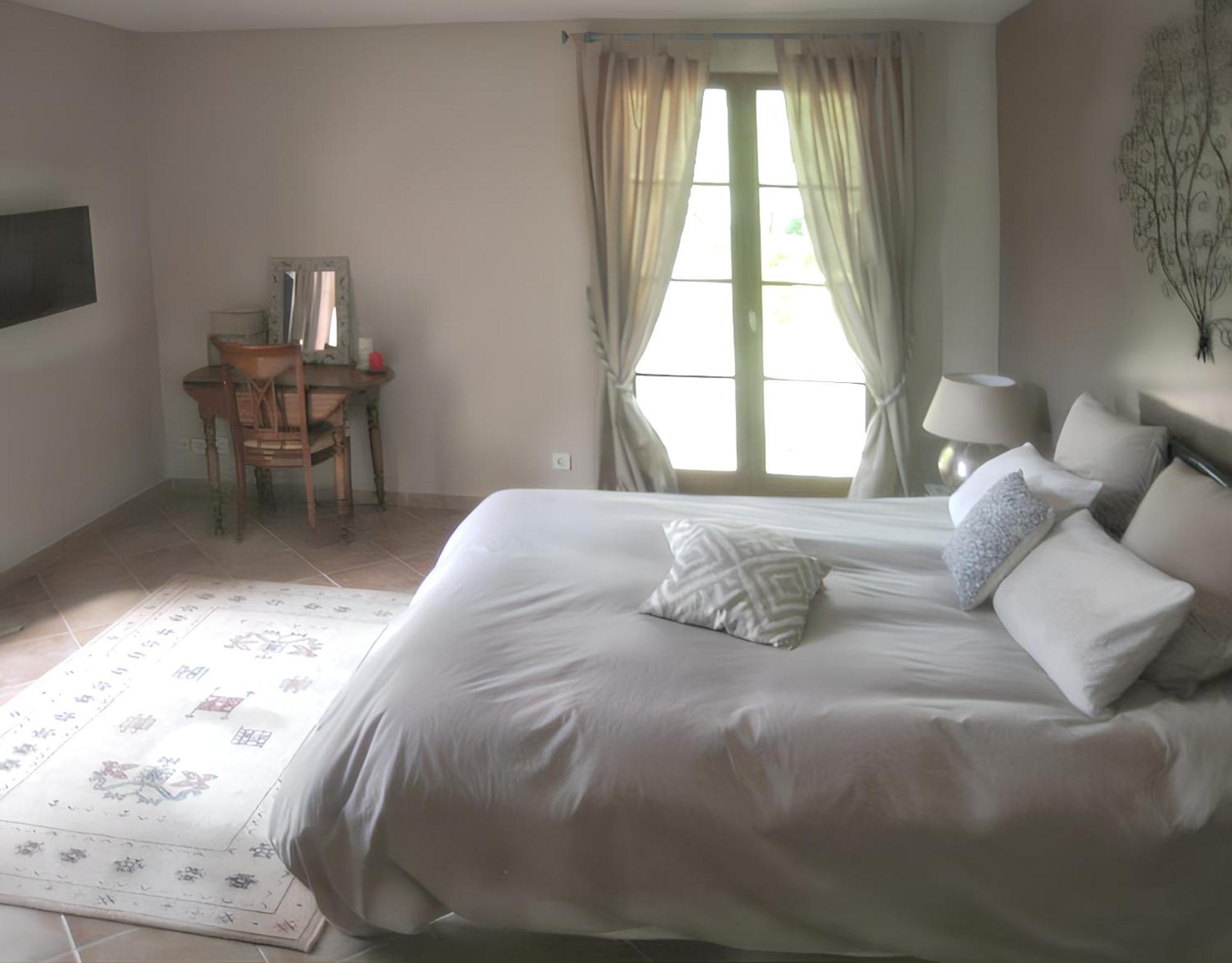 Villa Spacieuse Avec Piscine A Saint Maximin Ngoại thất bức ảnh